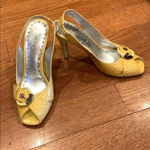 BCBGirls yellow pump size 5.5 almost new